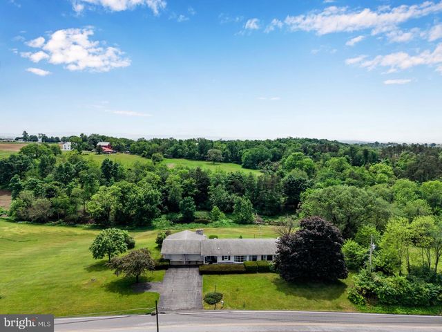 112 OPOSSUM LAKE RD, Carlisle, PA 17015