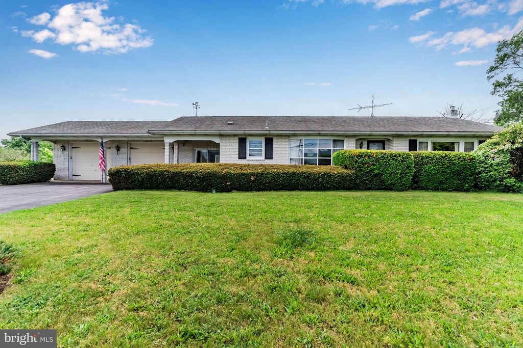 112 OPOSSUM LAKE RD, Carlisle, PA 17015