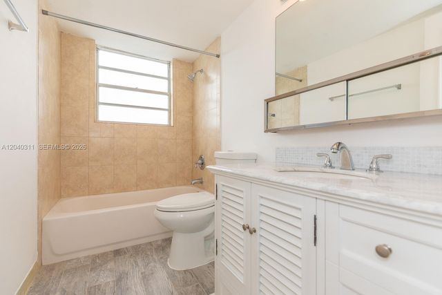 137 Golden Isles Drive 809, Hallandale Beach, FL 33009