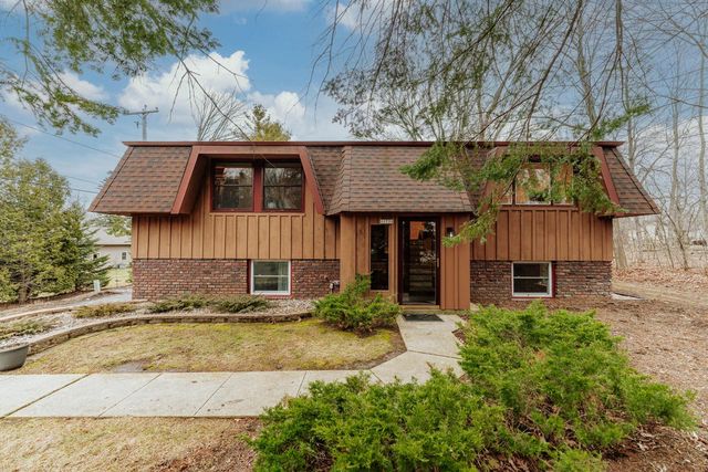 11720 N Austin AVENUE, Mequon, WI 53092