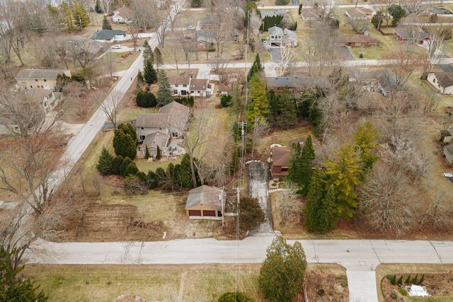 11720 N Austin AVENUE, Mequon, WI 53092