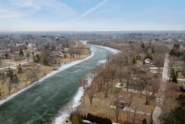 11720 N Austin AVENUE, Mequon, WI 53092