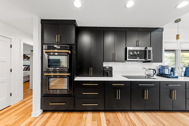 11720 N Austin AVENUE, Mequon, WI 53092