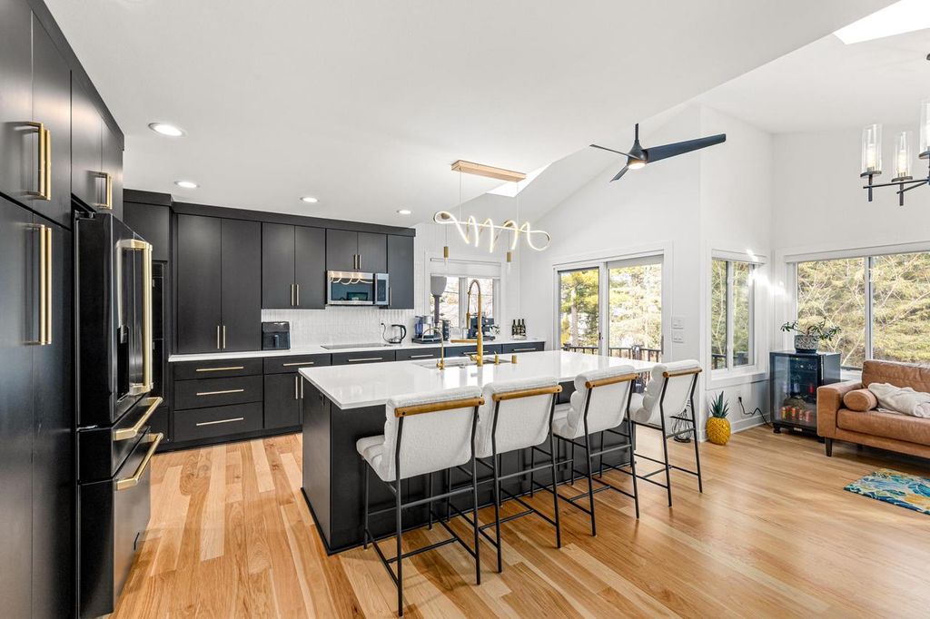 11720 N Austin AVENUE, Mequon, WI 53092