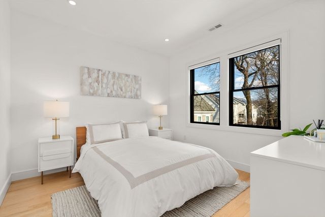 1919 Commonwealth Ave. 1919, Newton, MA 02466