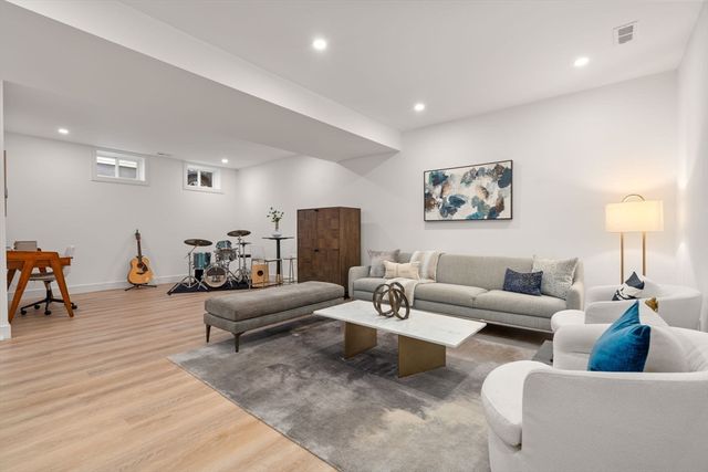 1919 Commonwealth Ave. 1919, Newton, MA 02466