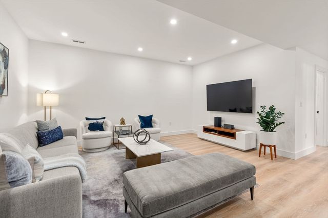 1919 Commonwealth Ave. 1919, Newton, MA 02466