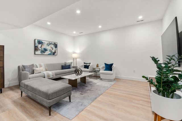 1919 Commonwealth Ave. 1919, Newton, MA 02466