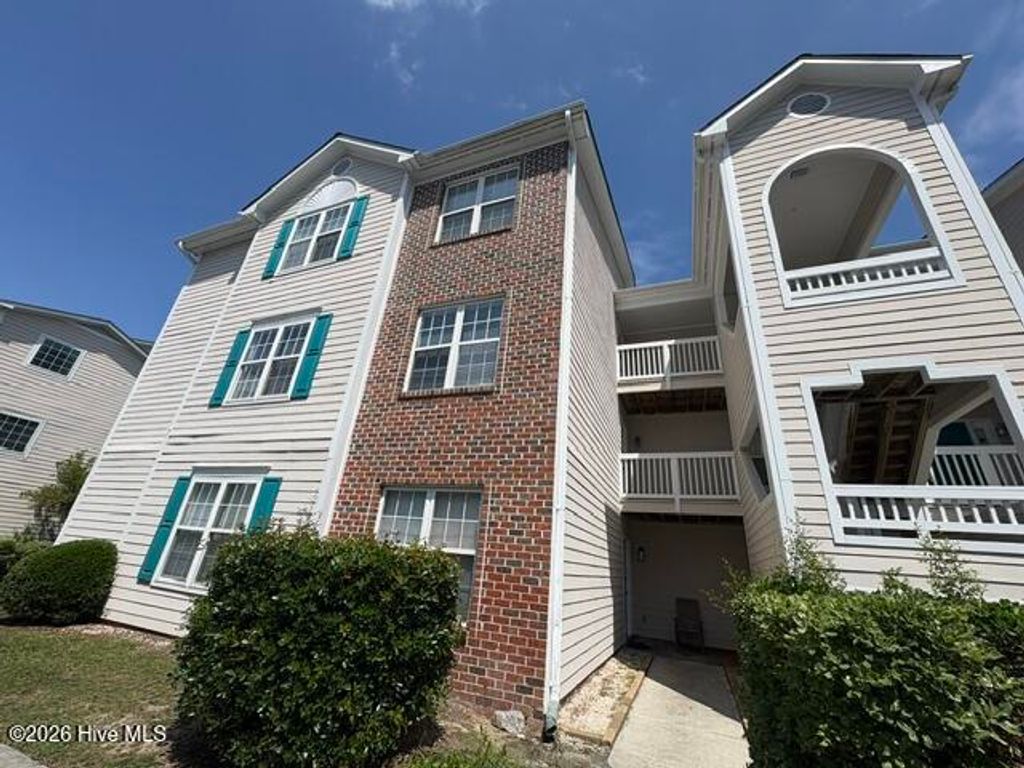 902 Litchfield Way E, Wilmington, NC 28405
