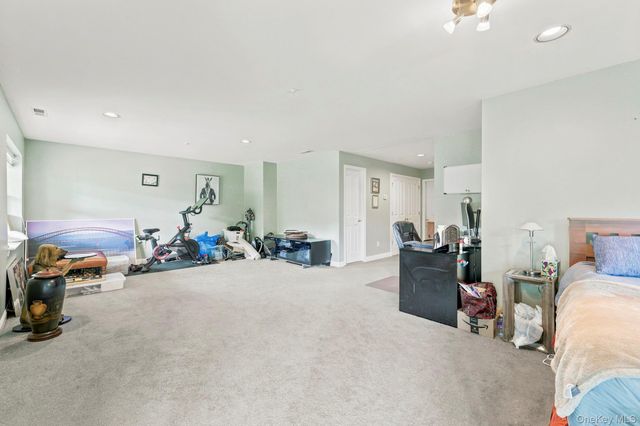 15 Winding Ridge Road, White Plains, NY 10603