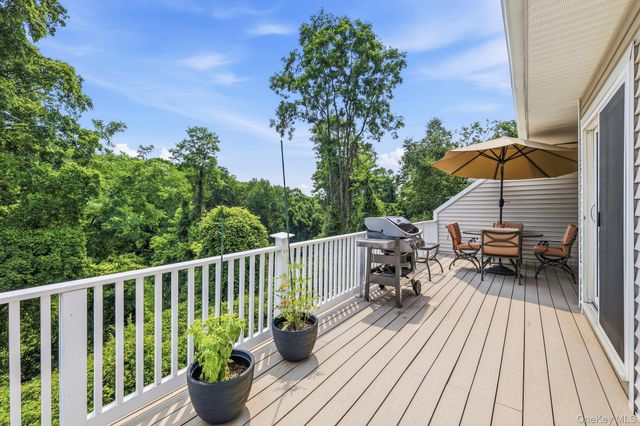 15 Winding Ridge Road, White Plains, NY 10603