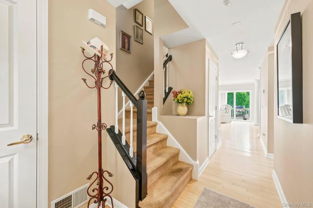 15 Winding Ridge Road, White Plains, NY 10603