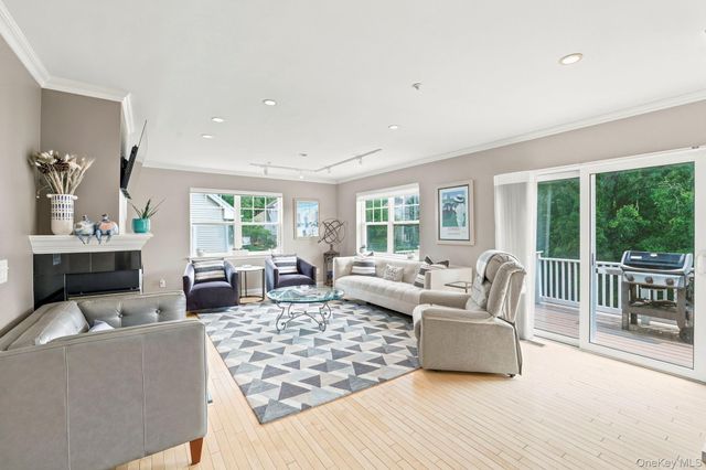 15 Winding Ridge Road, White Plains, NY 10603