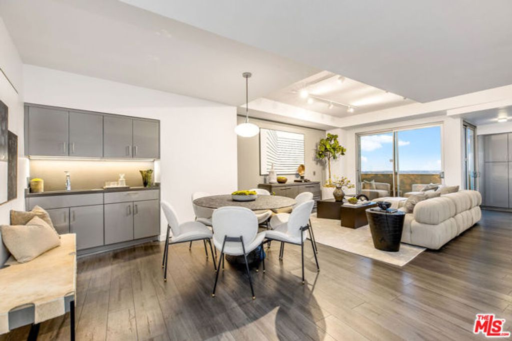 7250 Franklin Avenue 1204, Los Angeles, CA 90046
