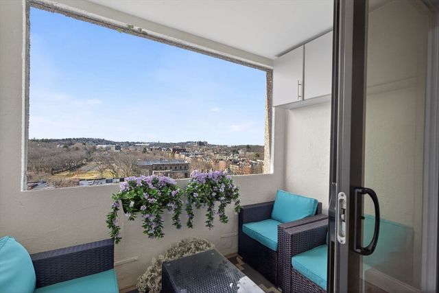 1731 Beacon St 1210, Brookline, MA 02445