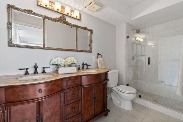 1731 Beacon St 1210, Brookline, MA 02445