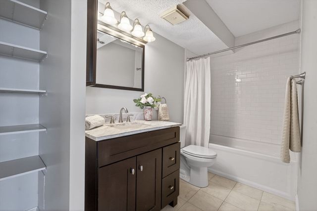 1731 Beacon St 1210, Brookline, MA 02445