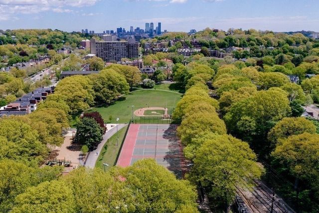 1731 Beacon St 1210, Brookline, MA 02445