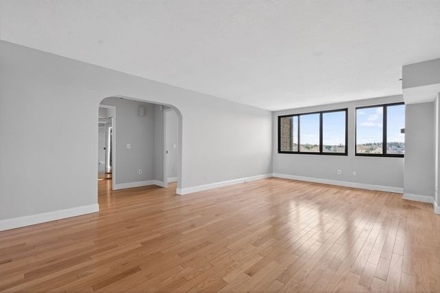 1731 Beacon St 1210, Brookline, MA 02445