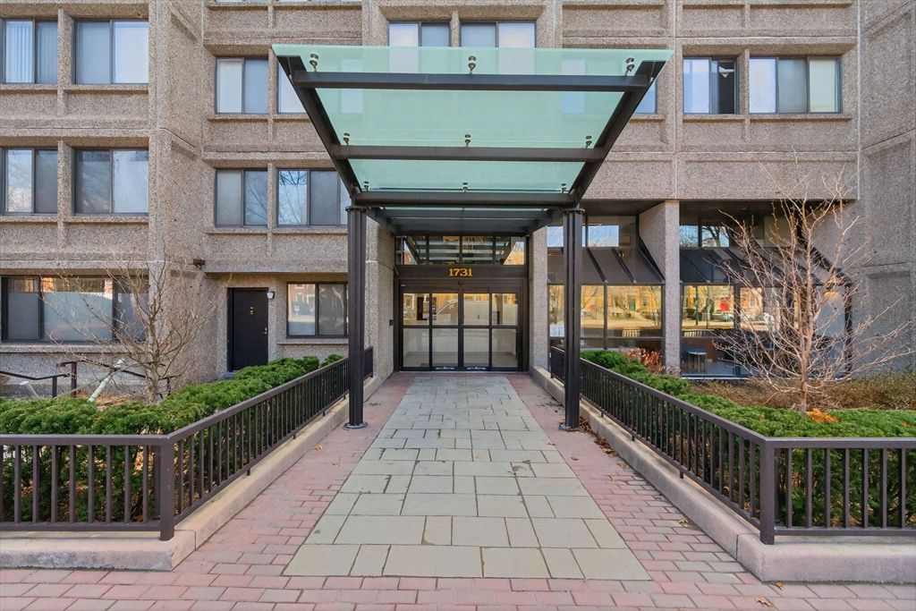 1731 Beacon St 1210, Brookline, MA 02445