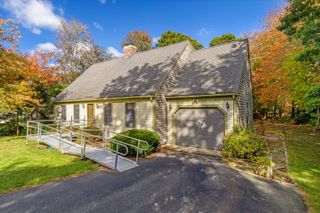7 Sandy Way, Mashpee, MA 02649