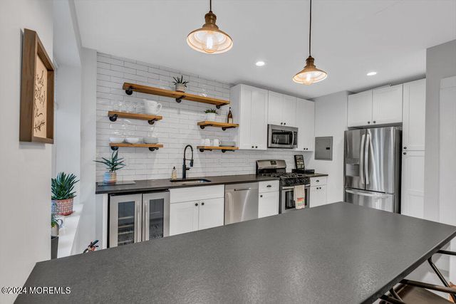 500 Deal Lake Drive 2F, Asbury Park, NJ 07712