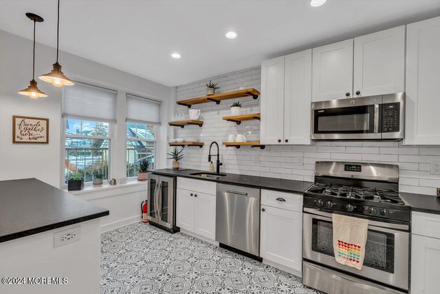 500 Deal Lake Drive 2F, Asbury Park, NJ 07712