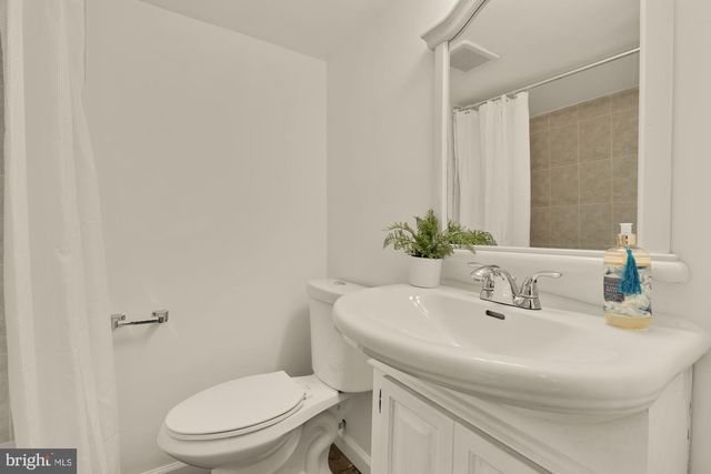 2425 PERRY ST NE, Washington, DC 20018