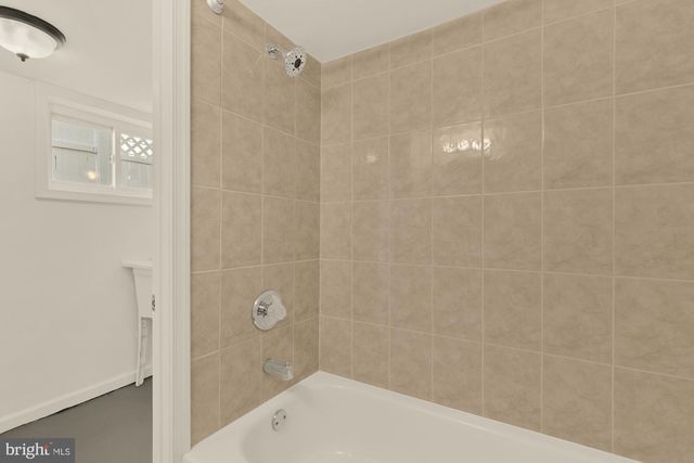 2425 PERRY ST NE, Washington, DC 20018