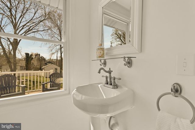 2425 PERRY ST NE, Washington, DC 20018