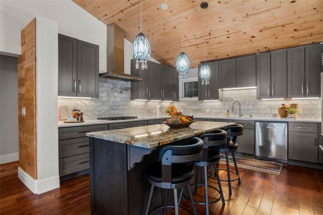 1661 Cerro Gordo E, Santa Fe, NM 87501