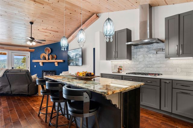 1661 Cerro Gordo E, Santa Fe, NM 87501