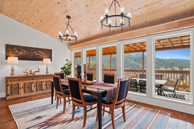 1661 Cerro Gordo E, Santa Fe, NM 87501