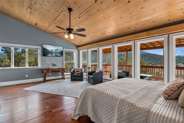 1661 Cerro Gordo E, Santa Fe, NM 87501