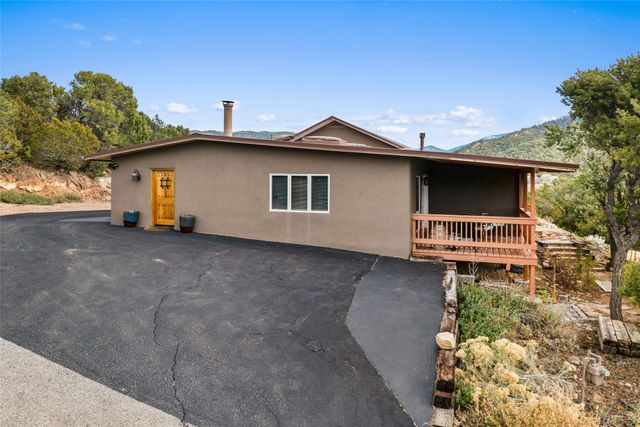 1661 Cerro Gordo E, Santa Fe, NM 87501