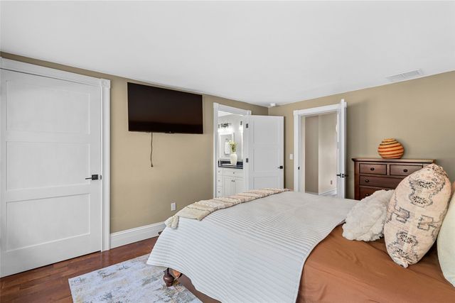 1661 Cerro Gordo E, Santa Fe, NM 87501