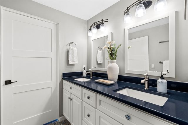 1661 Cerro Gordo E, Santa Fe, NM 87501