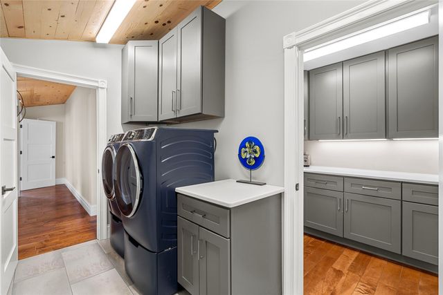 1661 Cerro Gordo E, Santa Fe, NM 87501