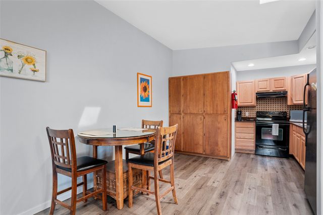 1661 Cerro Gordo E, Santa Fe, NM 87501