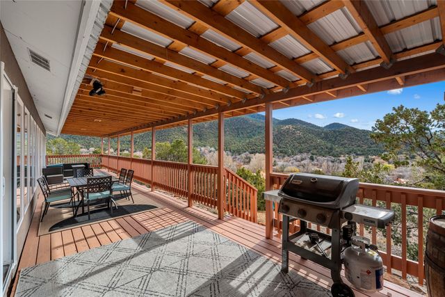 1661 Cerro Gordo E, Santa Fe, NM 87501