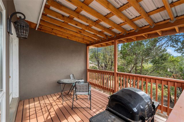 1661 Cerro Gordo E, Santa Fe, NM 87501