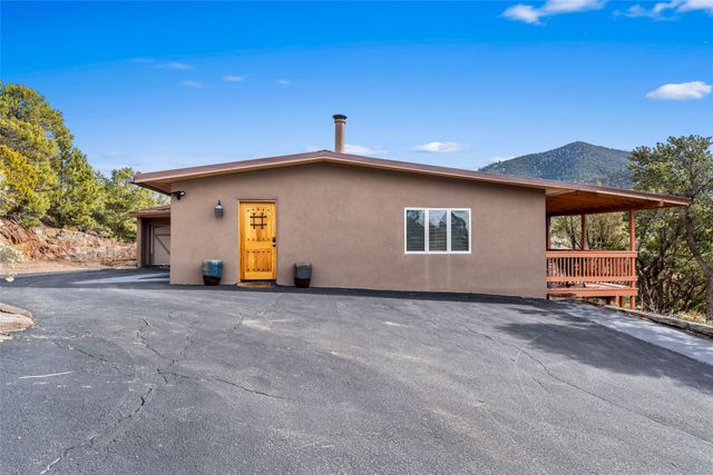 1661 Cerro Gordo E, Santa Fe, NM 87501