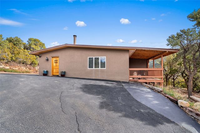 1661 Cerro Gordo E, Santa Fe, NM 87501