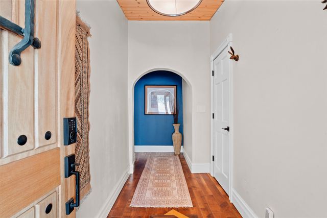 1661 Cerro Gordo E, Santa Fe, NM 87501