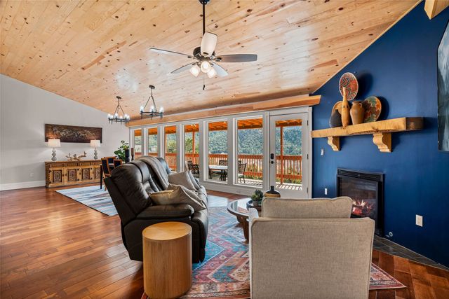 1661 Cerro Gordo E, Santa Fe, NM 87501