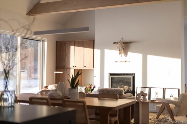 3 Schoolhouse Road, Saugerties, NY 12477