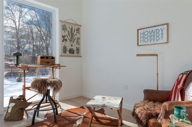 3 Schoolhouse Road, Saugerties, NY 12477