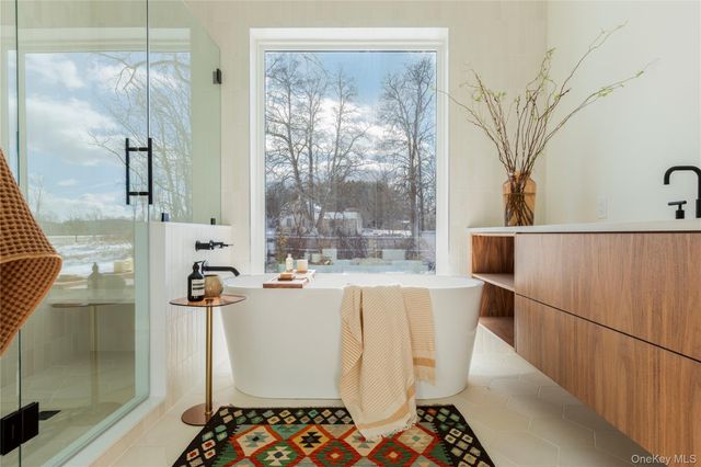 3 Schoolhouse Road, Saugerties, NY 12477