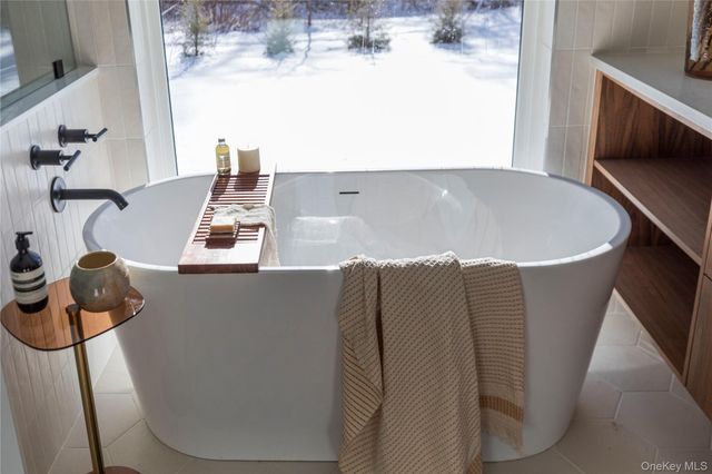 3 Schoolhouse Road, Saugerties, NY 12477