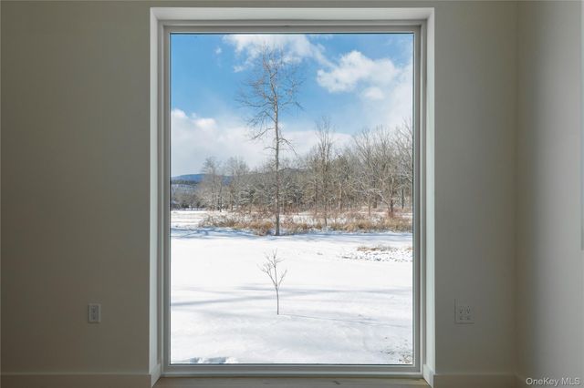 3 Schoolhouse Road, Saugerties, NY 12477